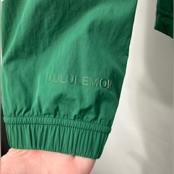 Lululemon Lightweight Hooded Jacket
Everglade Green - Picture 8 of 9